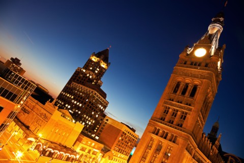 USA, Wisconsin, Milwaukee, Milwaukee Center and City Hall buildings in downtown district. Photo :