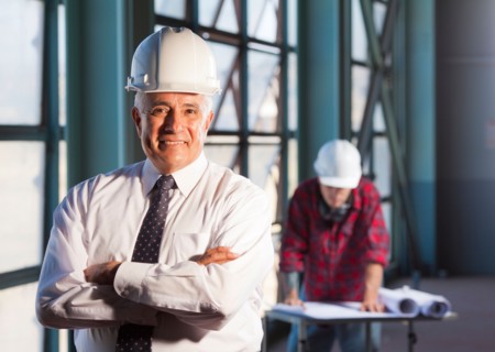 Portrait of man wearing tie and hardhat. Photo : db2stock