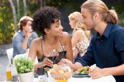 Couple dining in outdoor restaurant. Photo : Rob Lewine