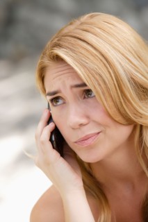 Portrait of young woman talking on phone. Photo : Rob Lewine