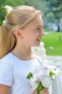 Portrait of flower girl (10-11).