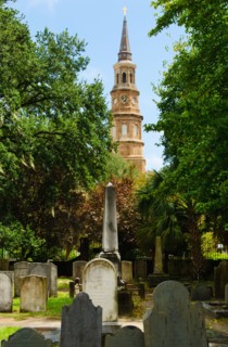 USA, South Carolina, Charleston, St. Philip's Church and cemetery.