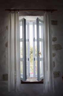 Turkey, Cesme, Alacati, open window in house. Photo : Tetra Images
