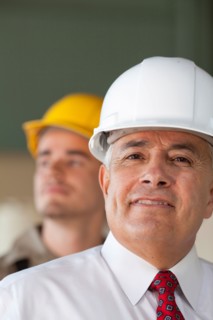 Portrait of senior man wearing tie and hardhat. Photo : db2stock
