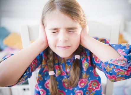 Girl ( 6-7) covering ears. Photo : Jamie Grill