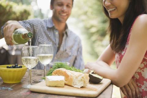 Roaring Brook Lake, Couple drinking wine. Photo : Jamie Grill