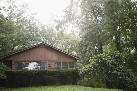 USA, New York, Putnam Valley, Roaring Brook Lake, Summer home in forest. Photo: Jamie Grill