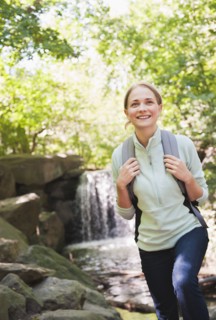 USA, New York, New York City, Manhattan, Central Park, Young woman hiking. Photo : Daniel Grill