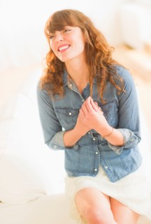 Portrait of smiling young woman. Photo : Daniel Grill