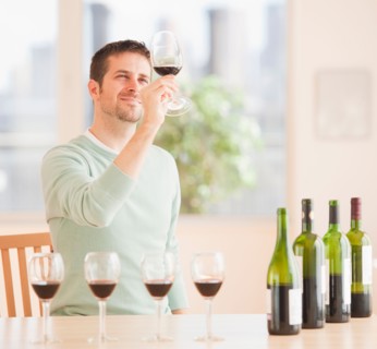 Man tasting wine. Photo : Daniel Grill