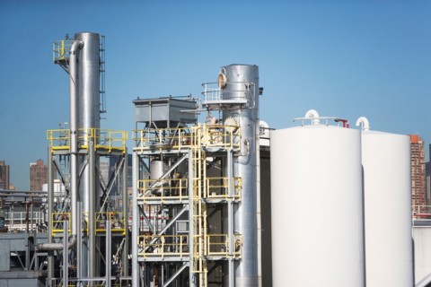 USA, New York State, New York City, Oil processing plant. Photo : fotog