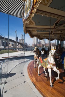 USA, New York State, New York City, Merry go-round near Brooklyn Bridge. Photo : fotog
