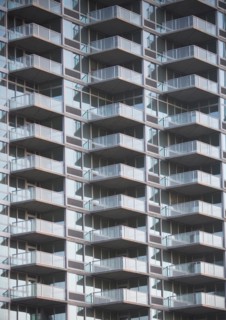 USA, New York City, Exterior of modern residential building. Photo : fotog