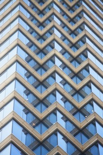 USA, New York City, Low angle view of modern office block. Photo : fotog