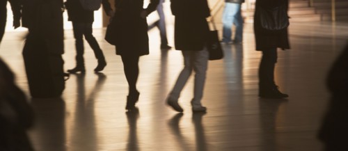 Urban scene with backlit pedestrians . Photo : fotog