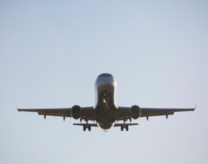 Commercial aeroplane taking off from runway. Photo : fotog