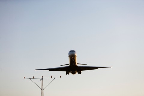 Commercial aeroplane taking off from runway. Photo : fotog
