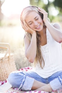 Teenage girl (16-17) posing with headphones on. Photo : Take A Pix Media