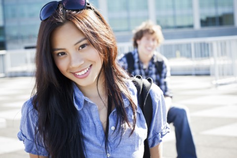 USA, Washington, Seattle, Portrait of young couple, focus on woman. Photo : Take A Pix Media