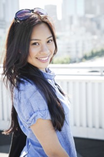 USA, Washington, Seattle, Portrait of young woman outdoors. Photo : Take A Pix Media