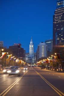 USA, Pennsylvania, Philadelphia, Traffic at night. Photo : Johannes Kroemer