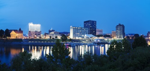 USA, West Virginia, Charleston, Skyline at dusk. Photo : Henryk Sadura