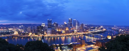 USA, Pennsylvania, Pittsburgh, Skyline at dusk. Photo : Henryk Sadura