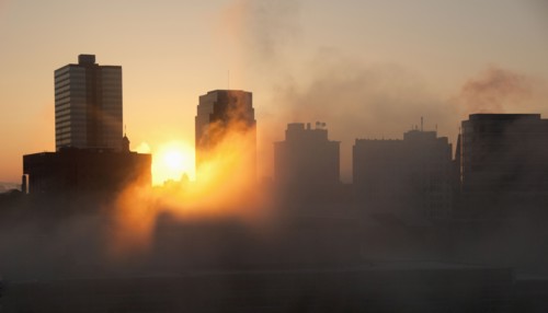 USA, Tennessee, Knoxville, Early morning fog covering city skyline. Photo : DKAR Images