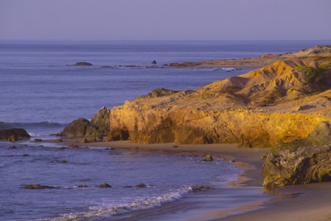 Mexico, Baja California Sur, Beach with rocks. Photo : DKAR Images