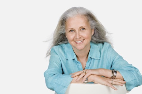 Studio portrait of mature woman. Photo : Rob Lewine