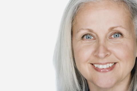 Studio portrait of mature woman. Photo : Rob Lewine