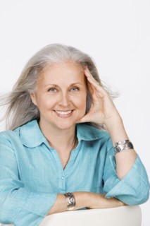 Studio portrait of mature woman. Photo : Rob Lewine