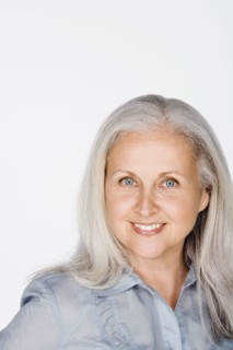 Studio portrait of mature woman. Photo : Rob Lewine