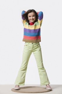 Studio portrait of smiling girl (8-9). Photo : Rob Lewine