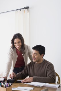Couple doing paperwork at home. Photo : Rob Lewine