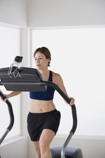 Woman running on treadmill. Photo: Rob Lewine