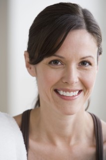 Portrait of woman smiling. Photo : Rob Lewine