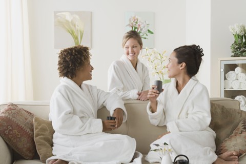 Three women relaxing in spa. Photo : Rob Lewine