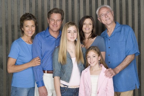 Portrait of happy three-generation family with two girls (8-9, 14-15). Photo : Rob Lewine