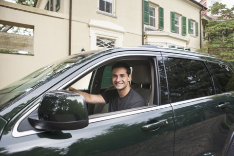 USA, New Jersey, Portrait of man driving car. Photo : Tetra Images