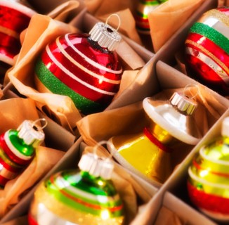 Christmas baubles in box. Photo : Daniel Grill