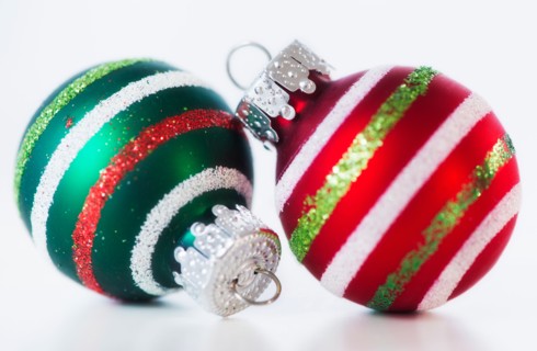 Studio shot of christmas baubles. Photo : Daniel Grill