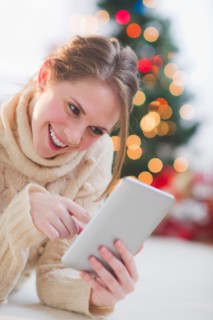 Portrait of young woman with digital tablet. Photo : Daniel Grill