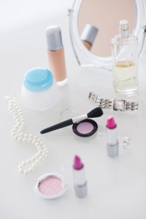 Studio shot of beauty products. Photo : Daniel Grill