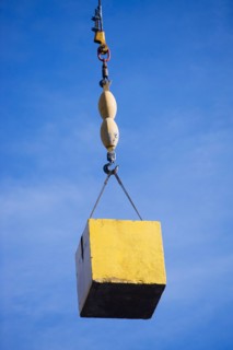 Crane hook carrying block. Photo : fotog