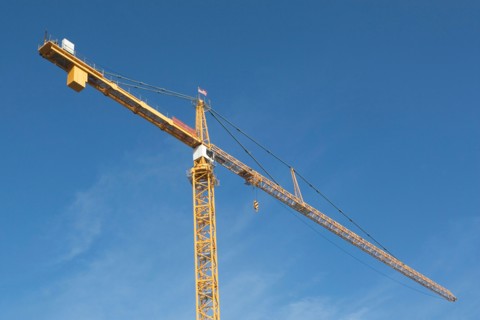 Low angle view of crane. Photo : fotog