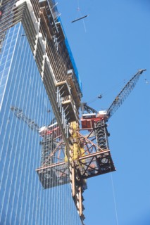 Usa, New York State, New York City, low angle view of skyscraper construction. Photo : fotog