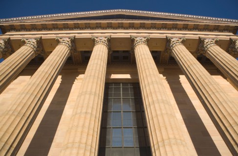 USA, Pennsylvania, Philadelphia, low angle view of Philadelphia Museum Of Art facade. Photo : fotog