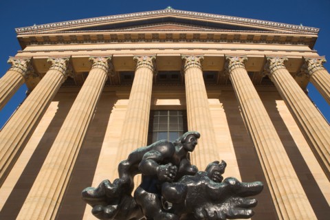 USA, Pennsylvania, Philadelphia, low angle view of Philadelphia Museum Of Art facade. Photo : fotog