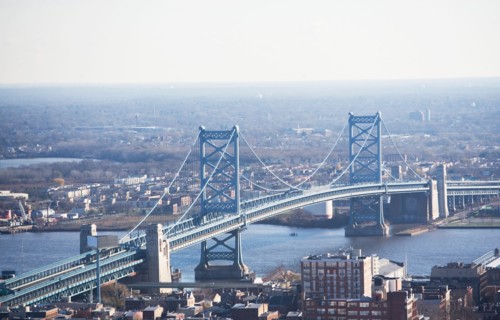 USA, Pennsylvania, Philadelphia, cityscape with Ben Franklin Bridge. Photo : fotog